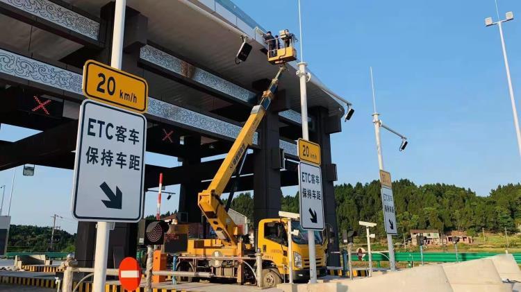 成都高空车出租 高空作业车租赁配驾驶员 一站式服务